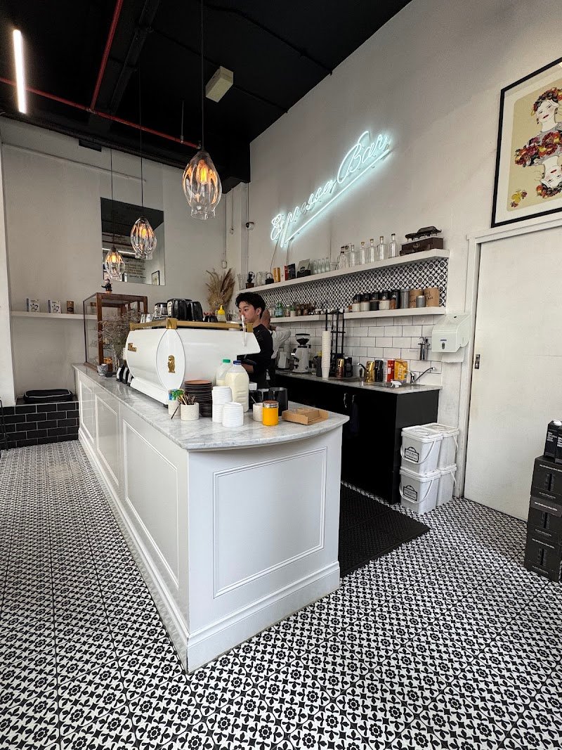 Little Avenue Des Italians photo 4