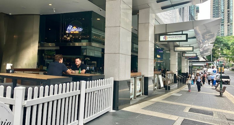 Storia on Queen photo 2